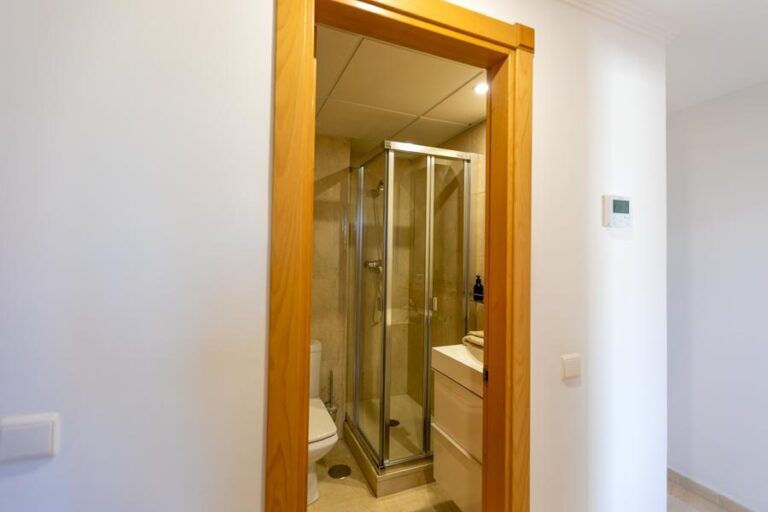 SALLE DE DOUCHE CISNE 2